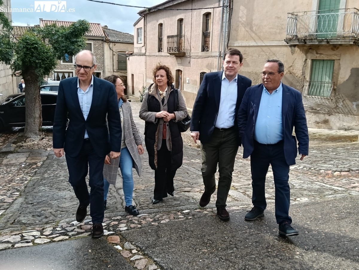 Mañueco inaugura la XXII Feria Internacional del Queso de Hinojosa 