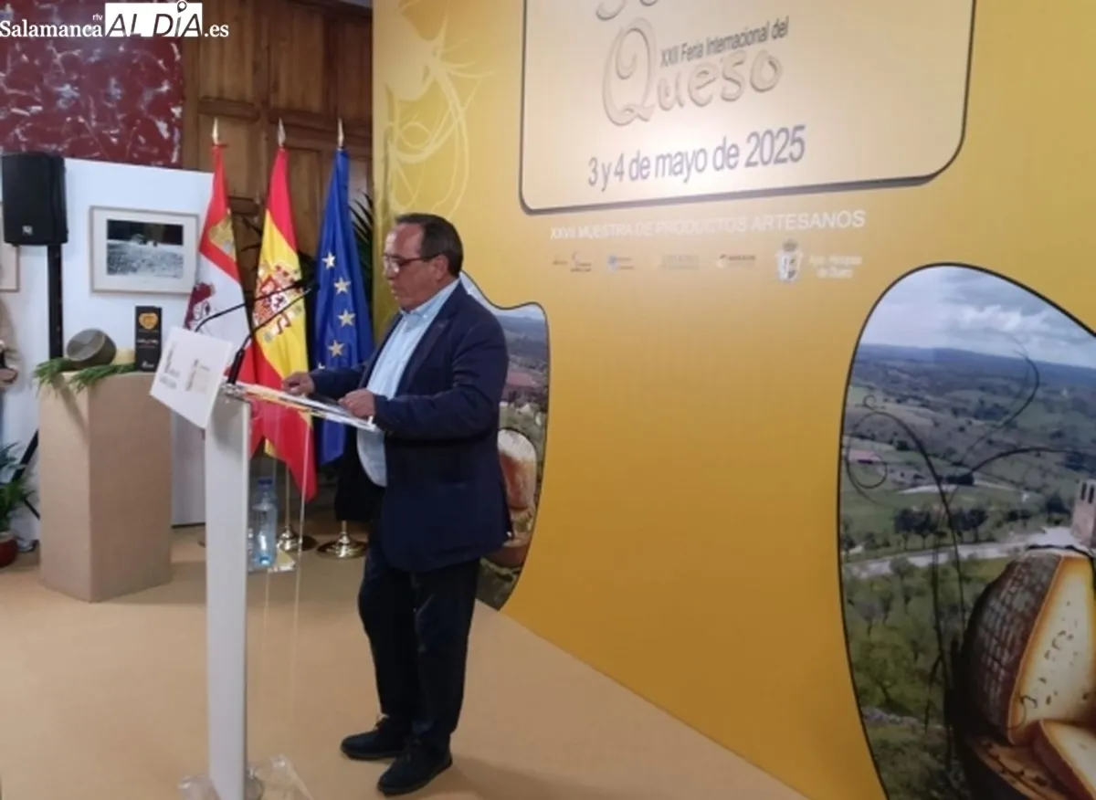 Foto 4 - Ma&ntilde;ueco inaugura en Hinojosa la Feria del Queso, y avanza 15.000 euros de ayuda m&iacute;nima para emprendedores en la Raya