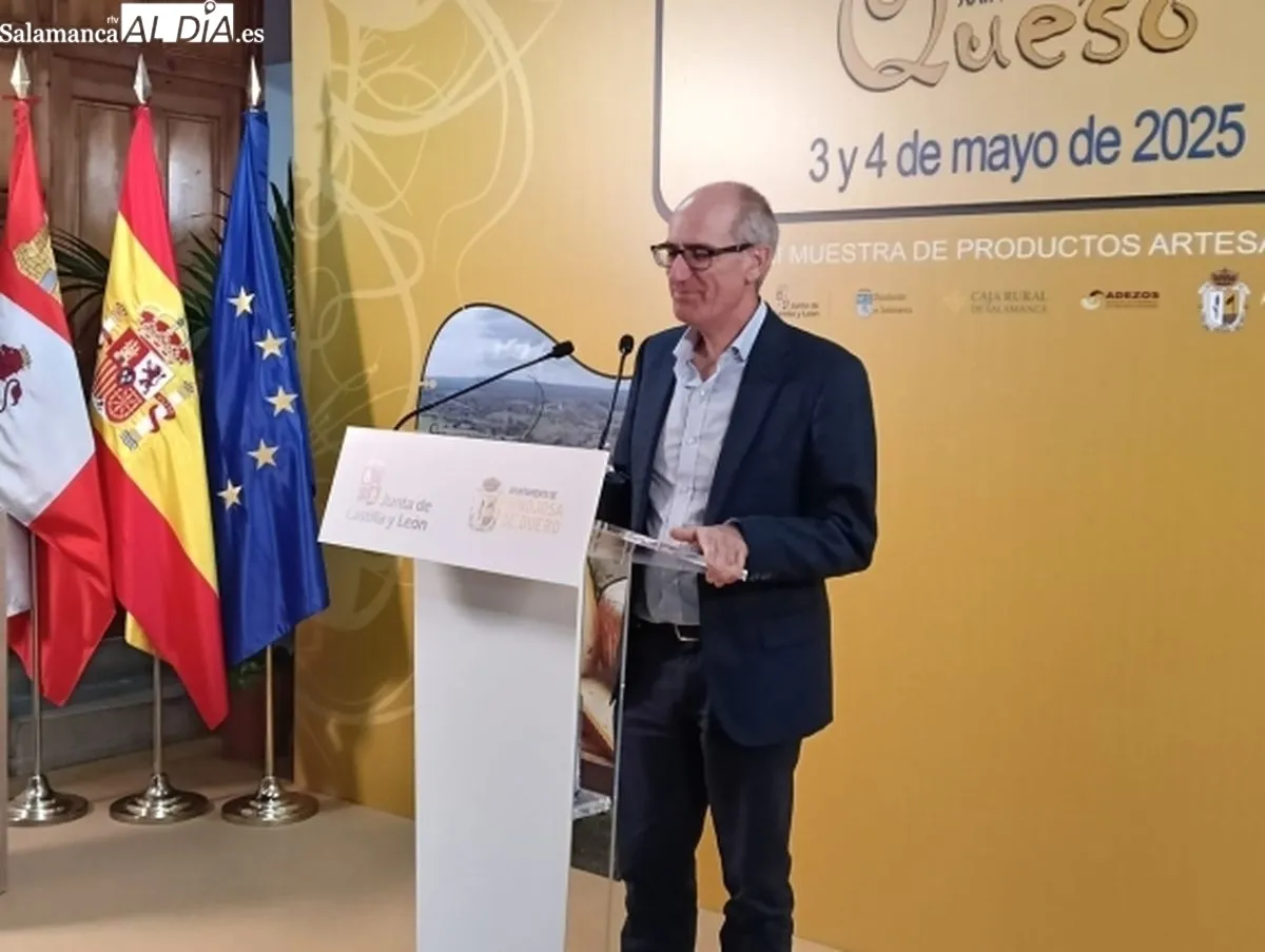 Foto 3 - Ma&ntilde;ueco inaugura en Hinojosa la Feria del Queso, y avanza 15.000 euros de ayuda m&iacute;nima para emprendedores en la Raya