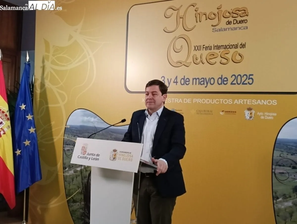 Foto 2 - Ma&ntilde;ueco inaugura en Hinojosa la Feria del Queso, y avanza 15.000 euros de ayuda m&iacute;nima para emprendedores en la Raya