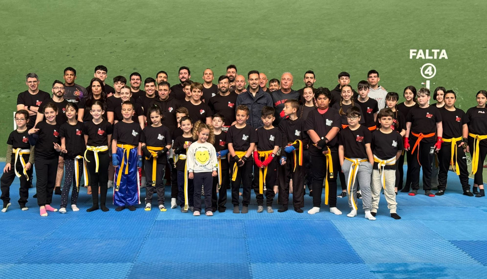 El campeón del mundo Abraham Roqueñi imparte una masterclass de kickboxing