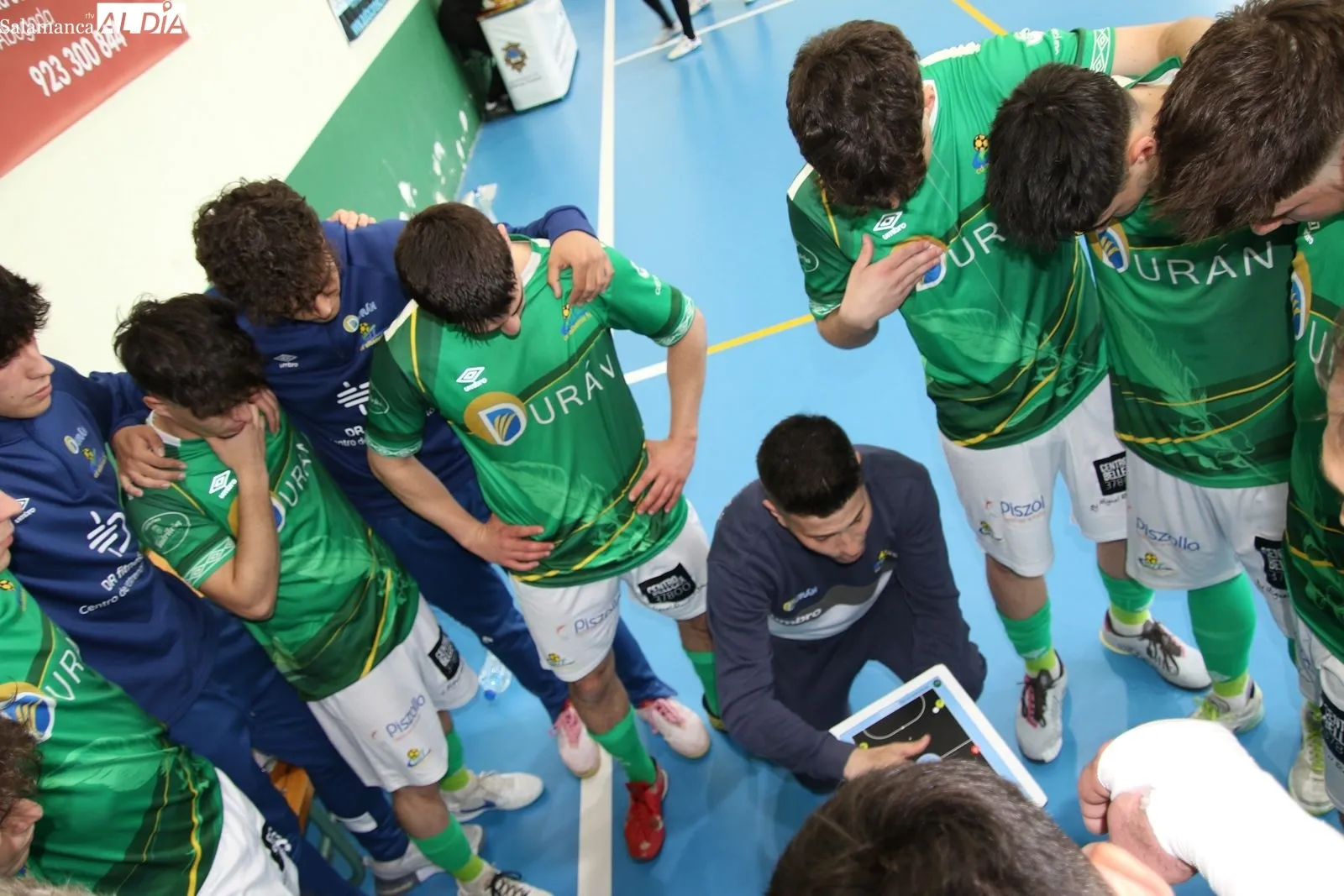 Foto 5 - FOTOS | El Piensos Dur&aacute;n Albense saca oro en la ida del playoff tras ganar al Stellae Pontevedra (3-2)
