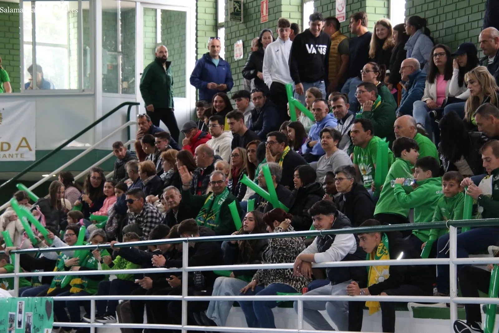 Foto 7 - FOTOS | El Piensos Dur&aacute;n Albense saca oro en la ida del playoff tras ganar al Stellae Pontevedra (3-2)
