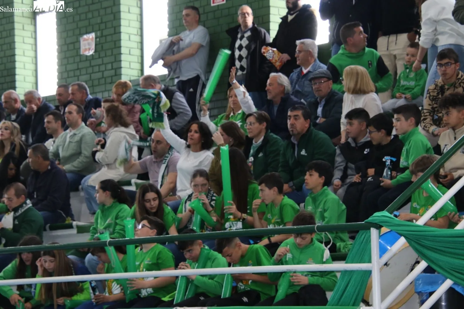 Foto 8 - FOTOS | El Piensos Dur&aacute;n Albense saca oro en la ida del playoff tras ganar al Stellae Pontevedra (3-2)