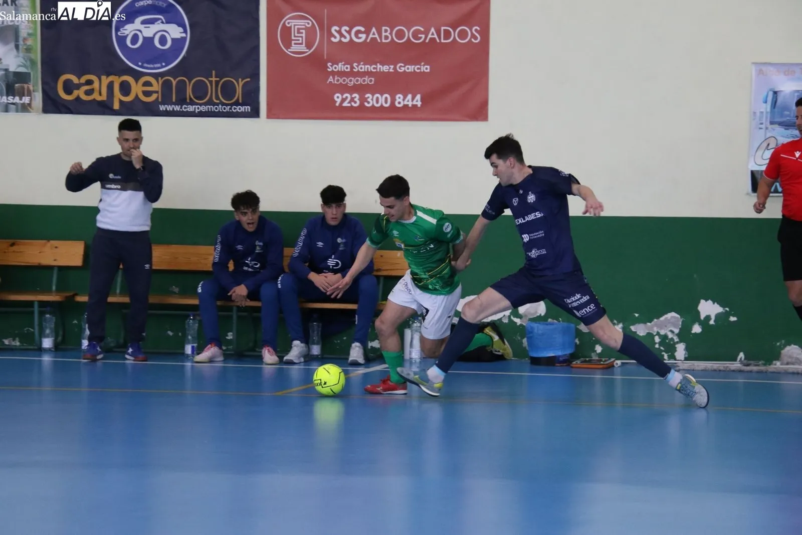 Foto 9 - FOTOS | El Piensos Dur&aacute;n Albense saca oro en la ida del playoff tras ganar al Stellae Pontevedra (3-2)