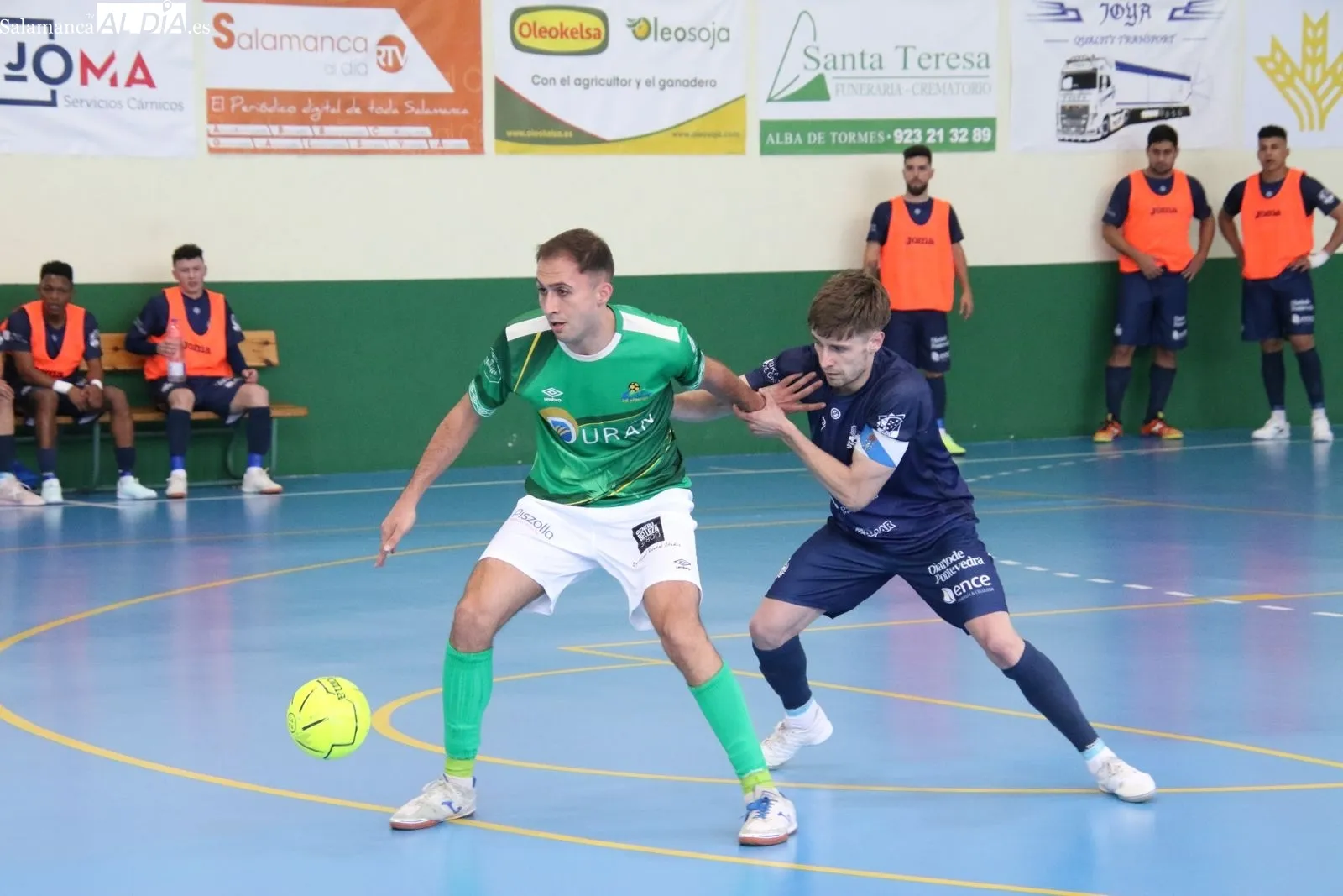 Foto 13 - FOTOS | El Piensos Dur&aacute;n Albense saca oro en la ida del playoff tras ganar al Stellae Pontevedra (3-2)