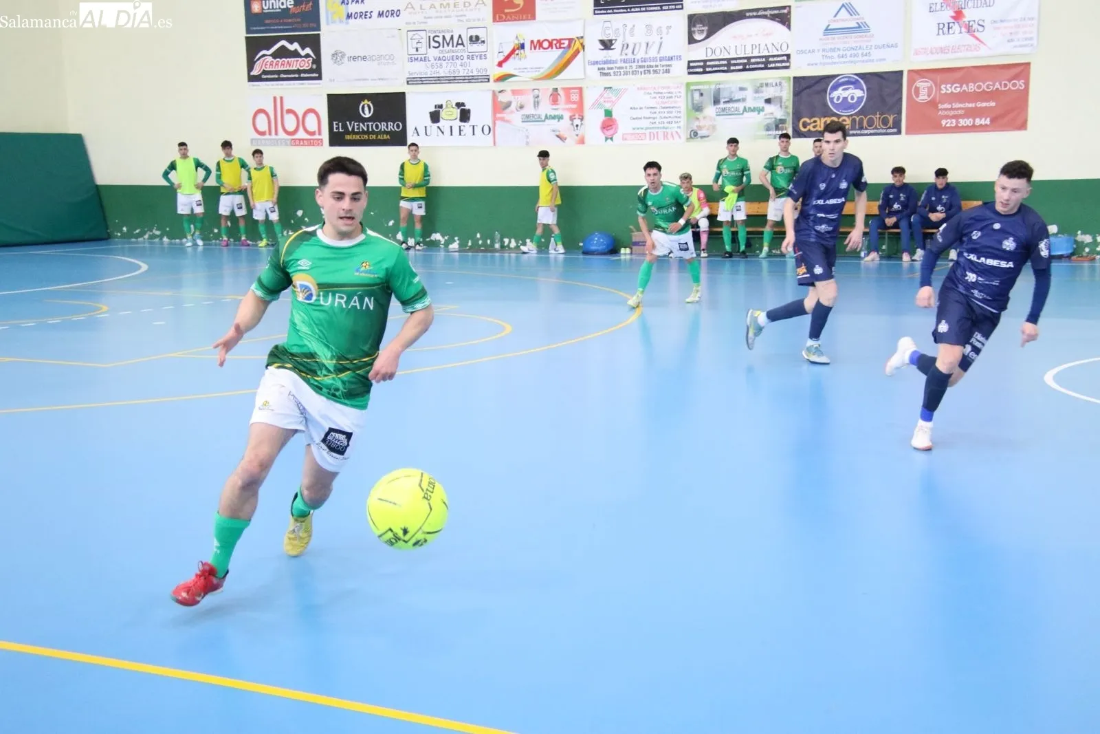 Foto 14 - FOTOS | El Piensos Dur&aacute;n Albense saca oro en la ida del playoff tras ganar al Stellae Pontevedra (3-2)