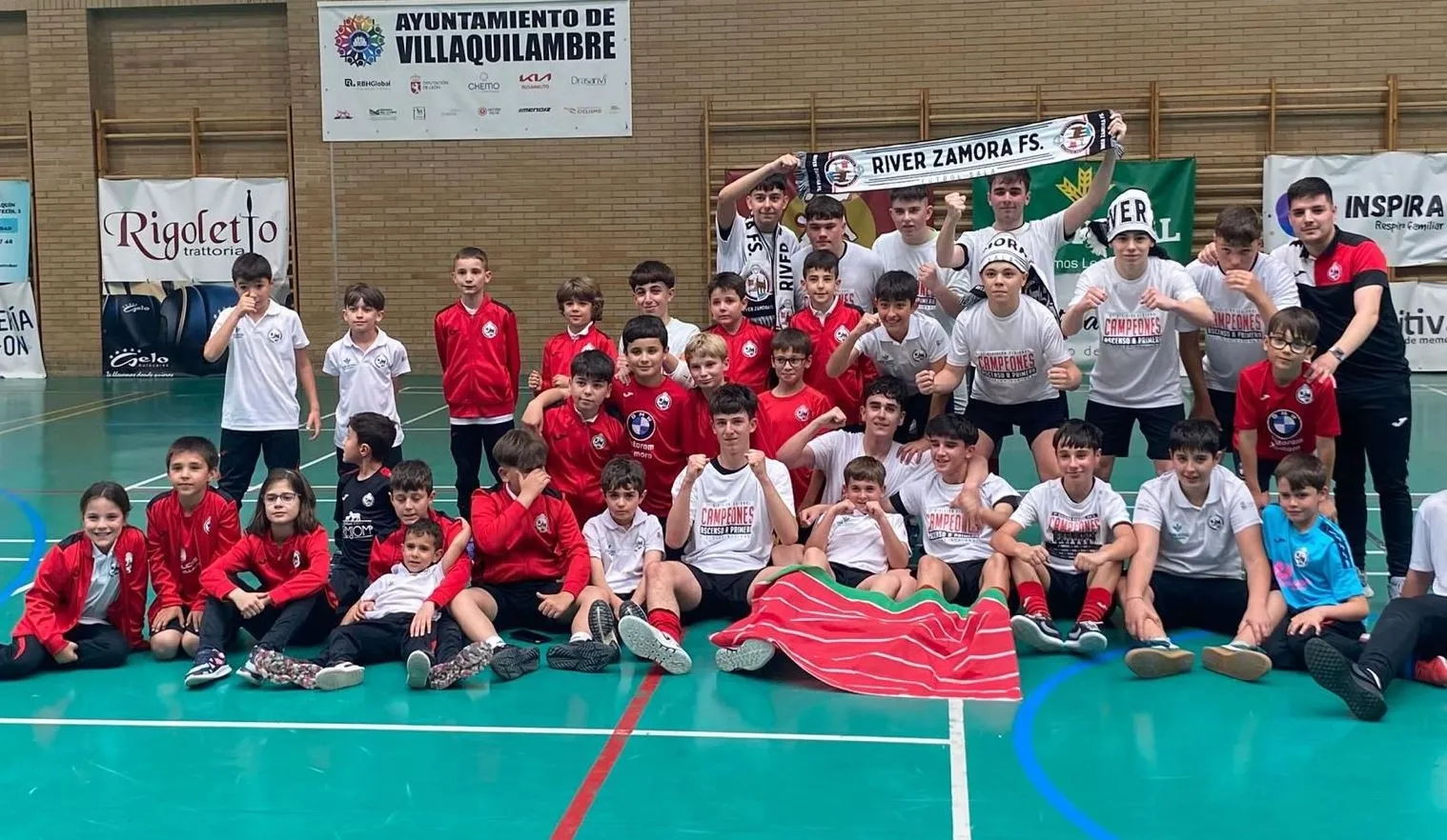 Foto 2 - Alejandro Marquiz se proclama campe&oacute;n de la 2&ordf; Regional Cadete dirigiendo al Fresno de la Ribera