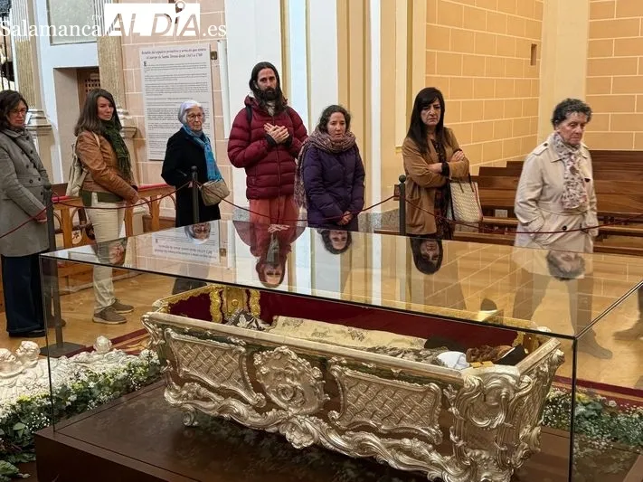 Foto 11 - El cuerpo de Santa Teresa ya puede venerarse en Alba de Tormes por primera vez en 111 a&ntilde;os