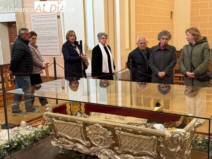 Foto 9 - El cuerpo de Santa Teresa ya puede venerarse en Alba de Tormes por primera vez en 111 a&ntilde;os