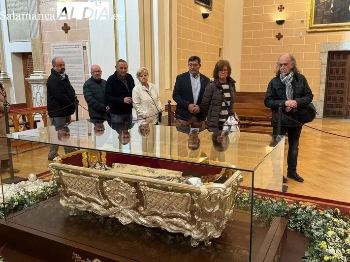 Foto 4 - El cuerpo de Santa Teresa ya puede venerarse en Alba de Tormes por primera vez en 111 a&ntilde;os