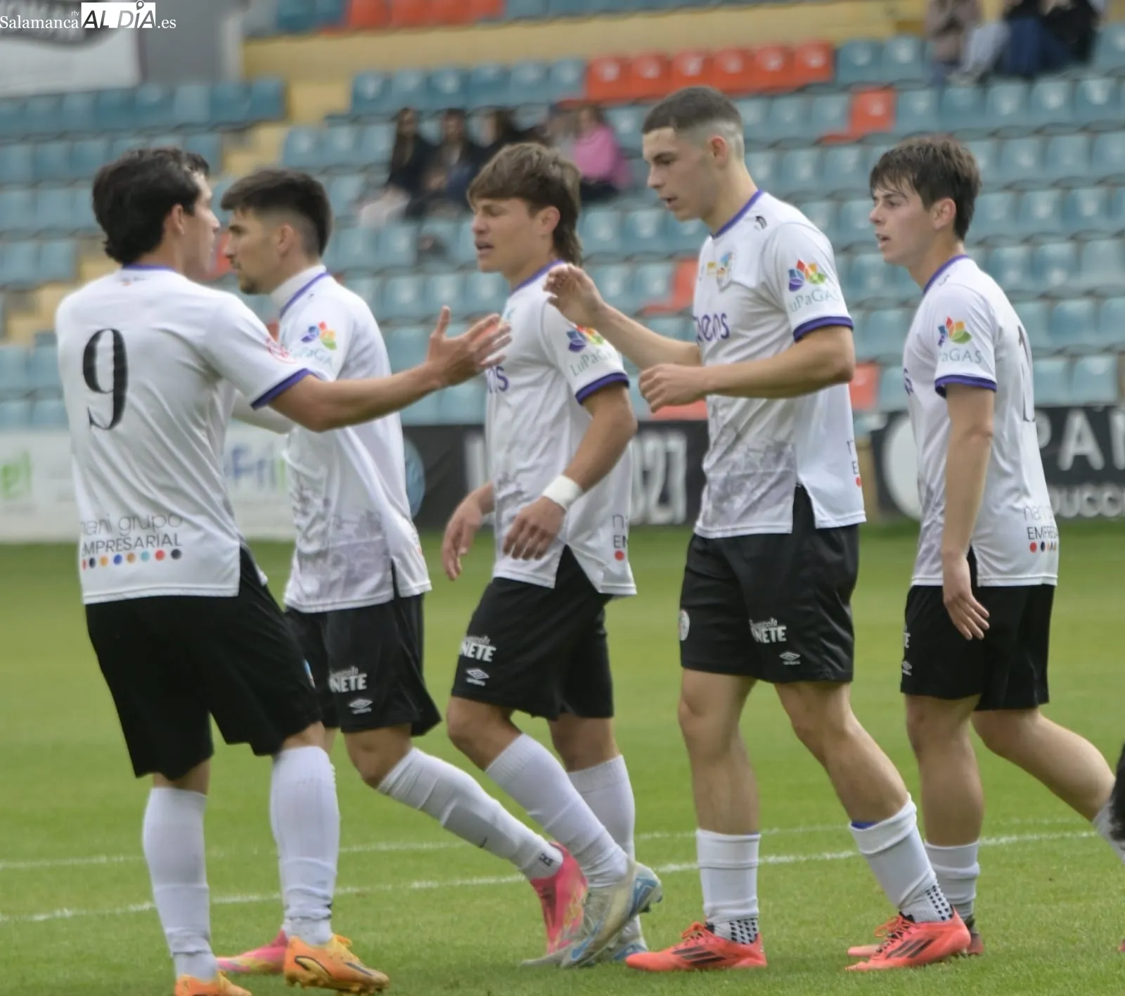 Foto 7 - FOTOS | El filial del Salamanca UDS gana antes del playoff en el Helm&aacute;ntico, el Ribert desciende a Provincial y el Helm&aacute;ntico sube