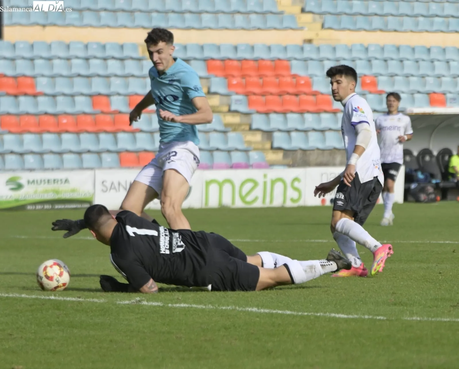 Foto 4 - FOTOS | El filial del Salamanca UDS gana antes del playoff en el Helm&aacute;ntico, el Ribert desciende a Provincial y el Helm&aacute;ntico sube