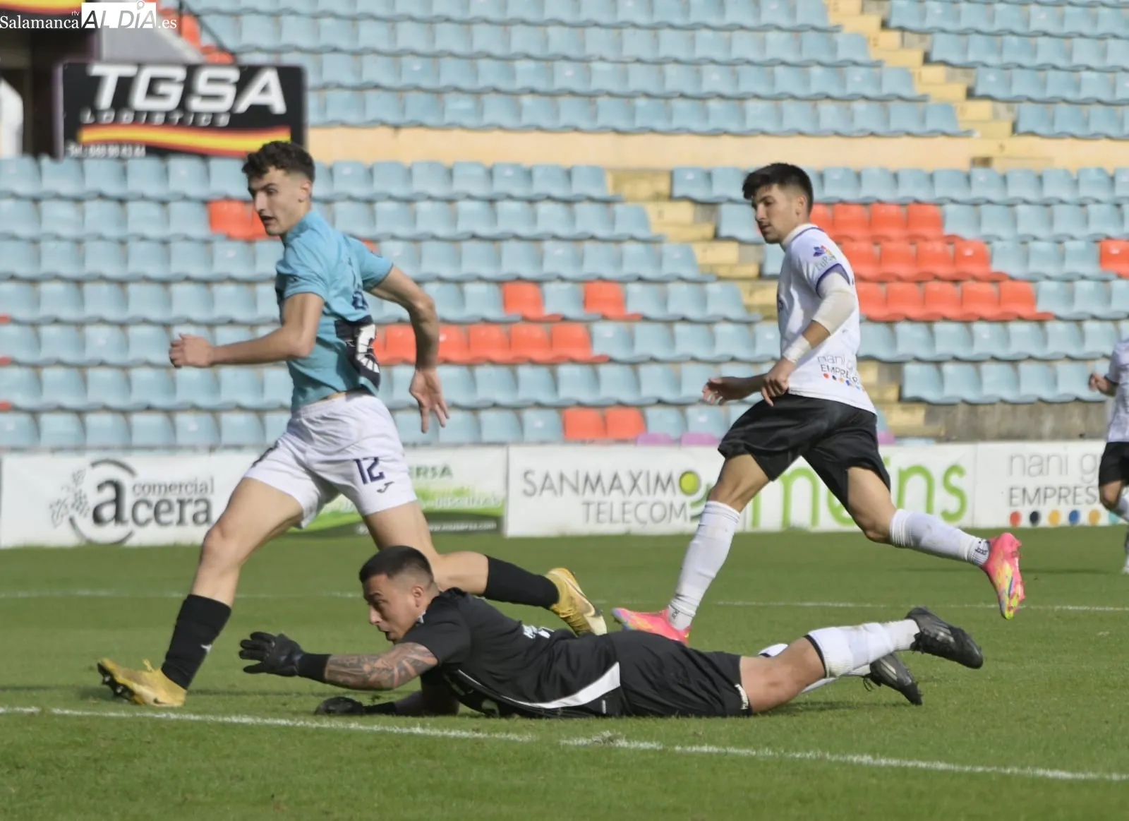 Foto 3 - FOTOS | El filial del Salamanca UDS gana antes del playoff en el Helm&aacute;ntico, el Ribert desciende a Provincial y el Helm&aacute;ntico sube