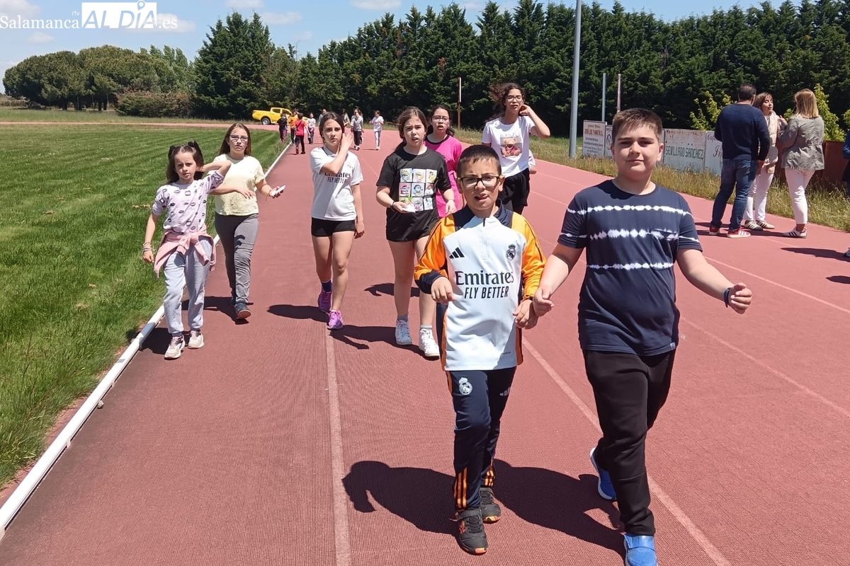 Marcha Paz Vitigudino: CEIP M. Moreno Blanco ayuda Ariadna