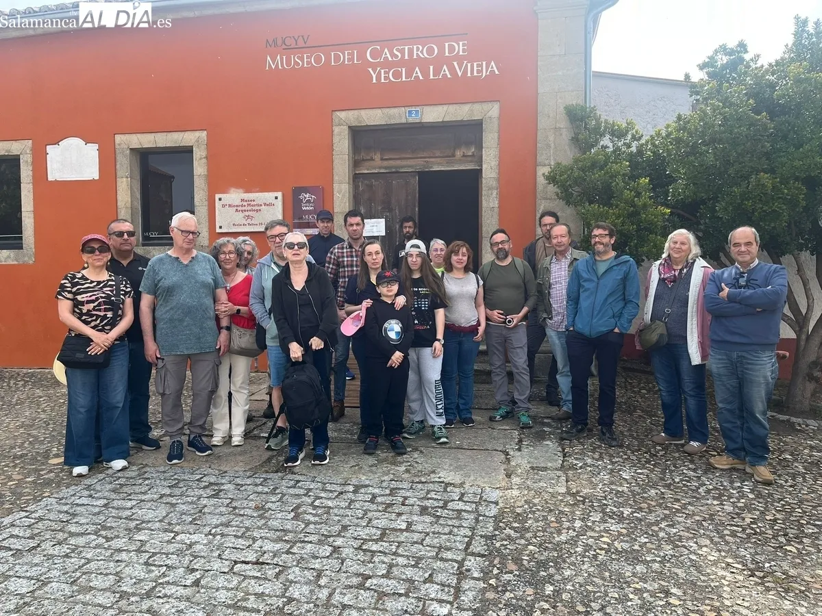 Visita guiada al castro vetón de Yecla de Yeltes promovida por Adezos 