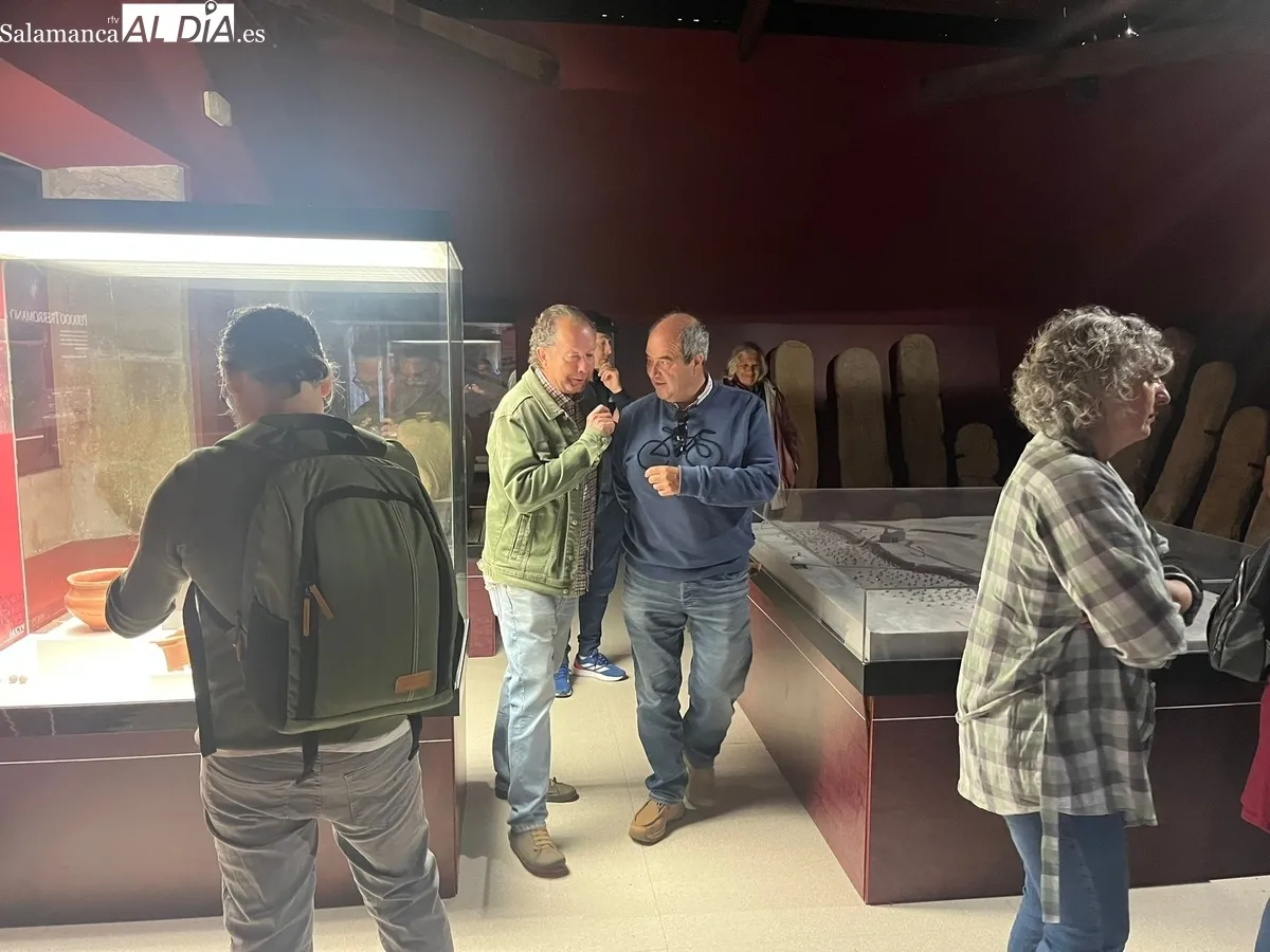 Visita guiada al castro vetón de Yecla de Yeltes promovida por Adezos 