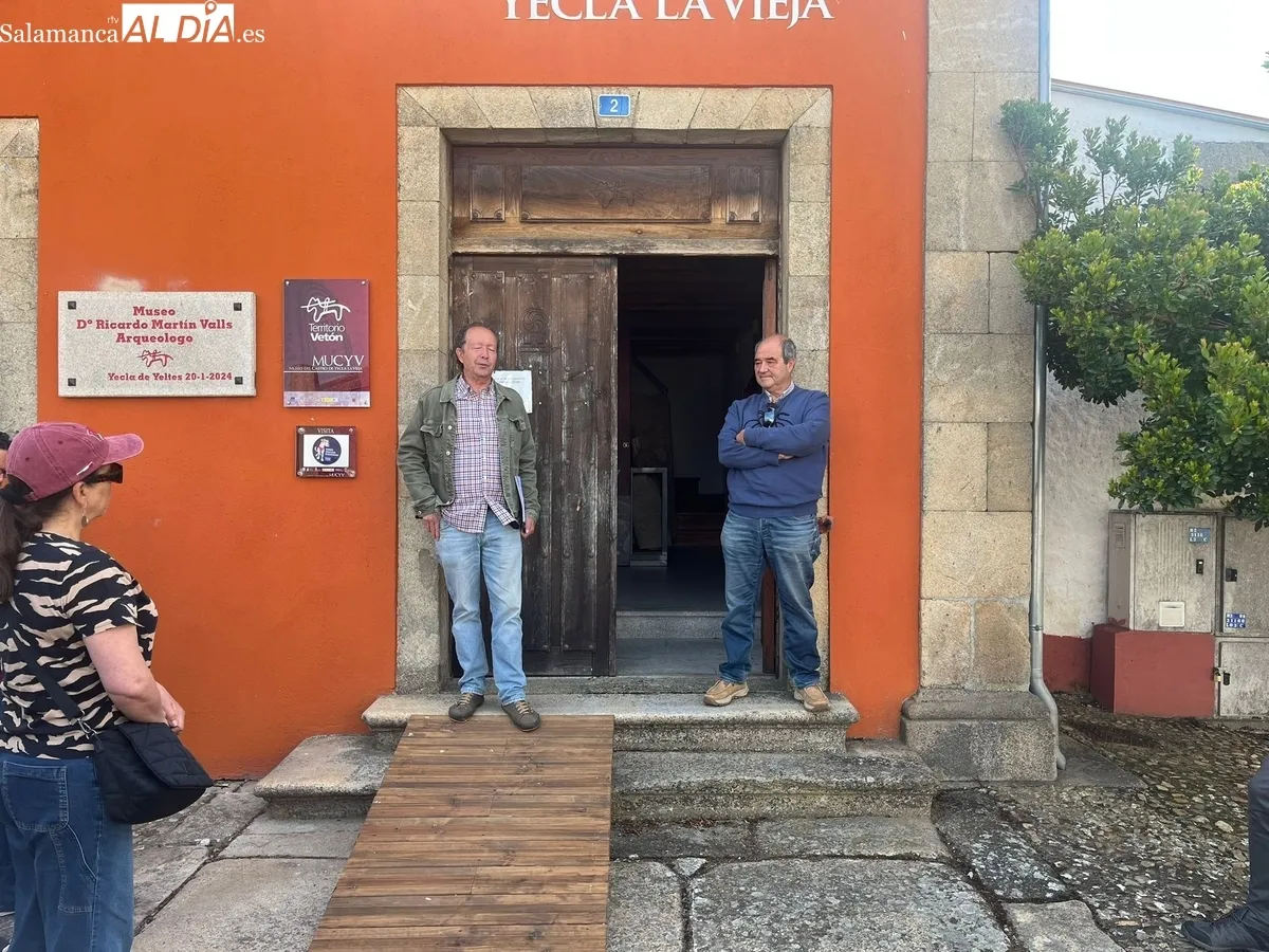 Visita guiada al castro vetón de Yecla de Yeltes promovida por Adezos 
