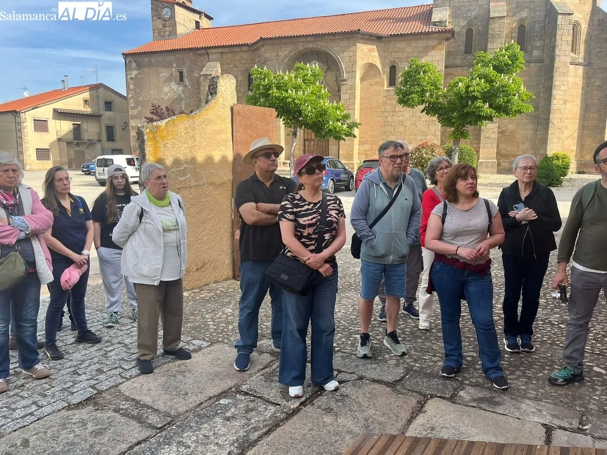 Visita guiada al castro vetón de Yecla de Yeltes promovida por Adezos 