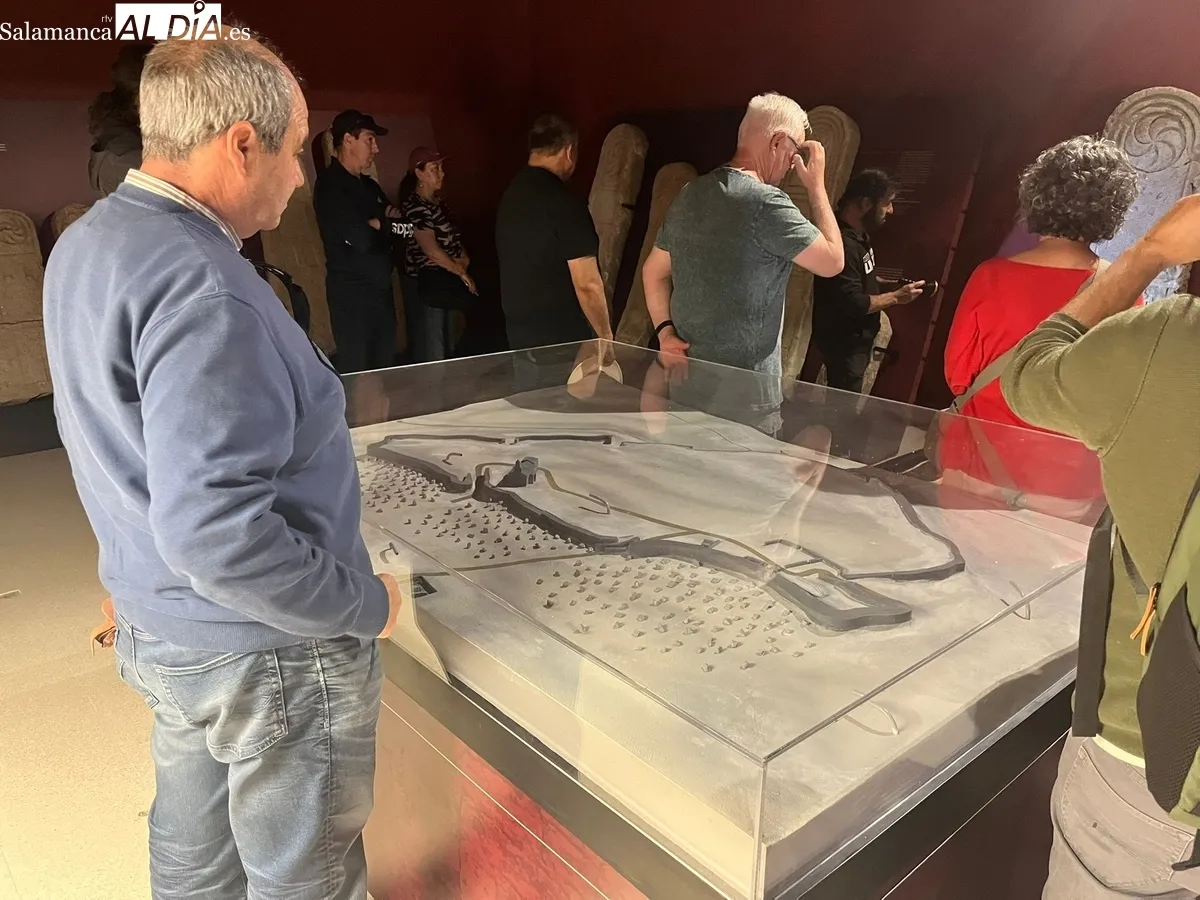 Visita guiada al castro vetón de Yecla de Yeltes promovida por Adezos 