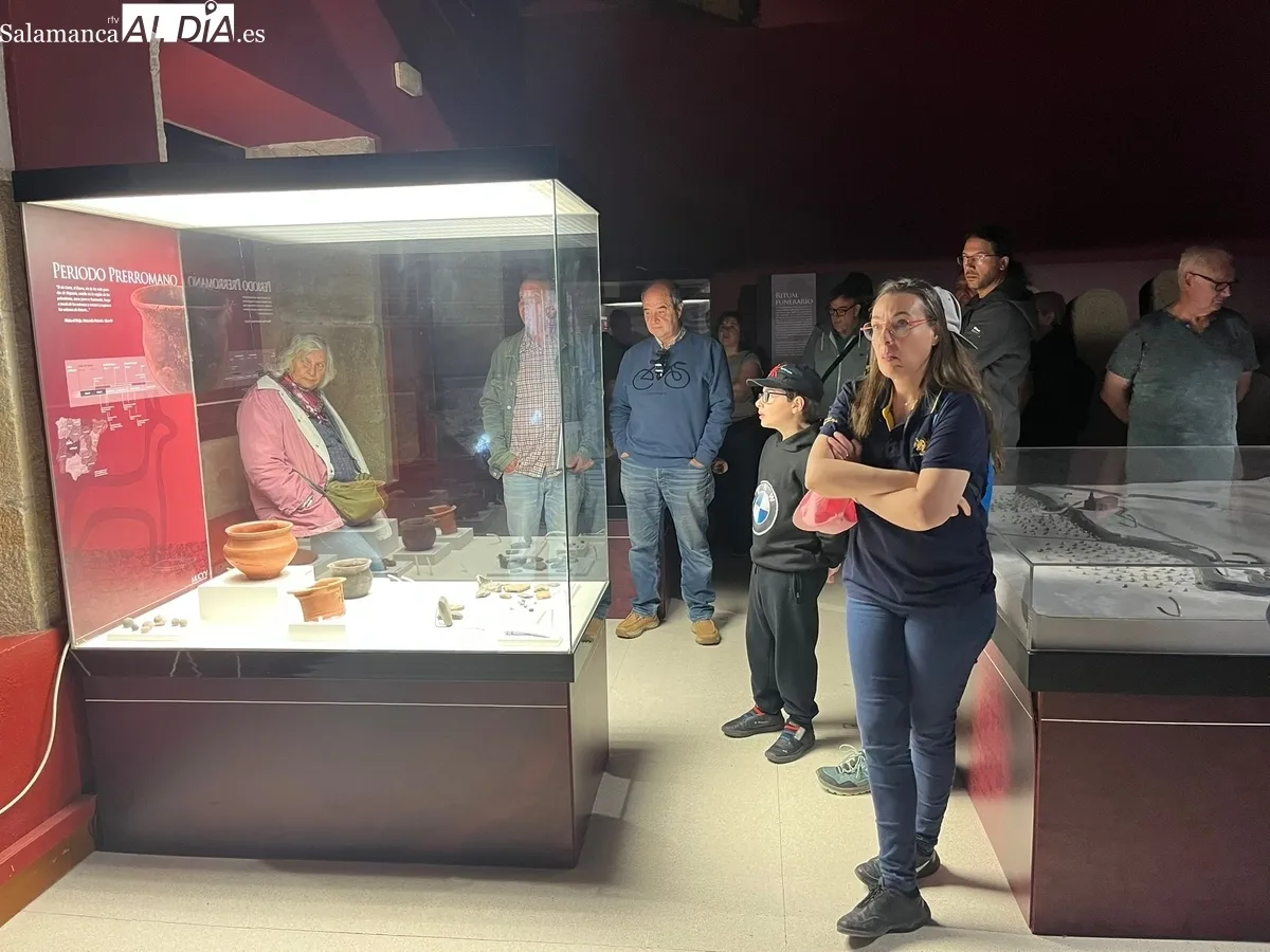 Visita guiada al castro vetón de Yecla de Yeltes promovida por Adezos 