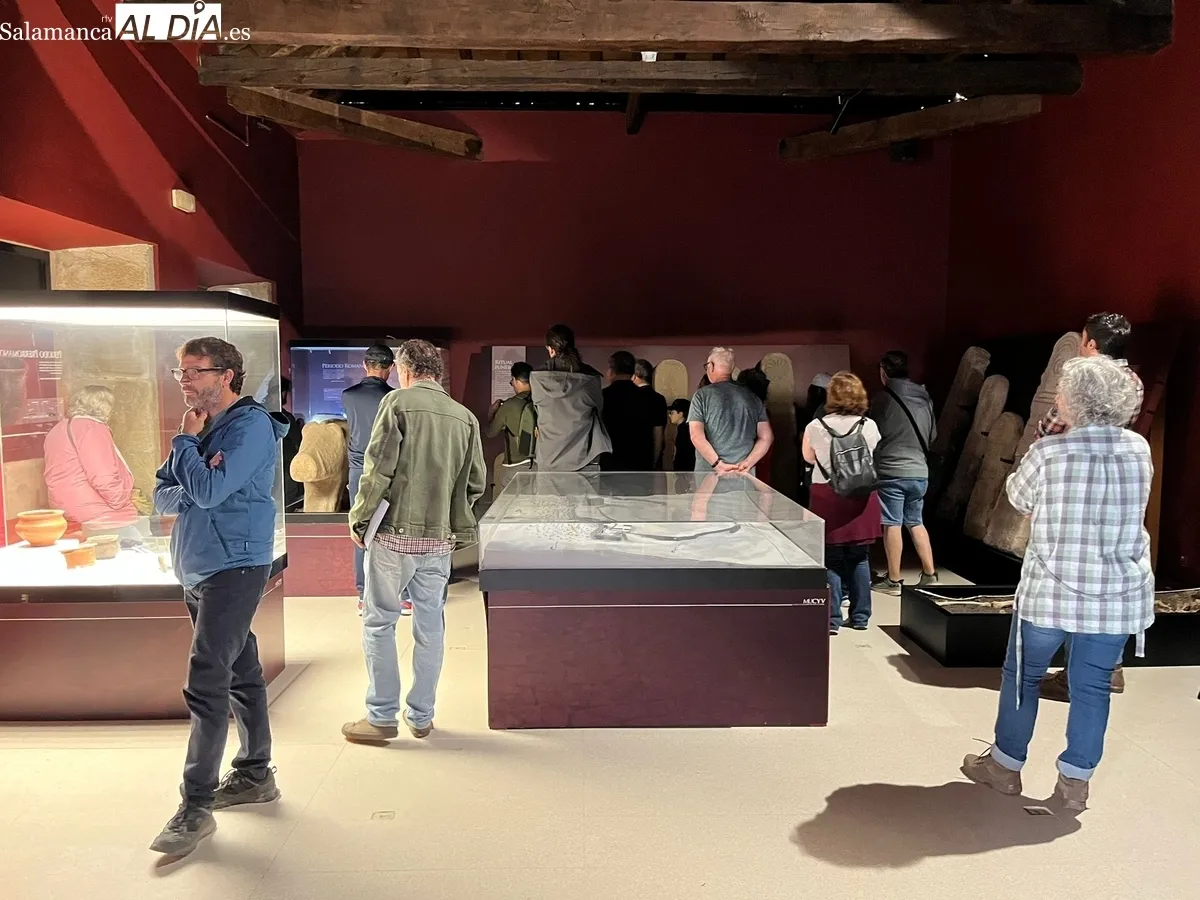 Visita guiada al castro vetón de Yecla de Yeltes promovida por Adezos 