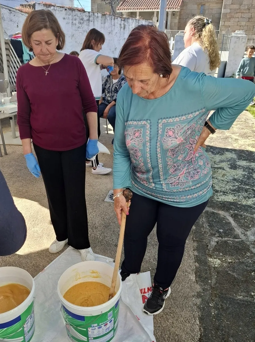 El taller de jabones artesanales se convirtió en todo un intercambio generacional de experiencias