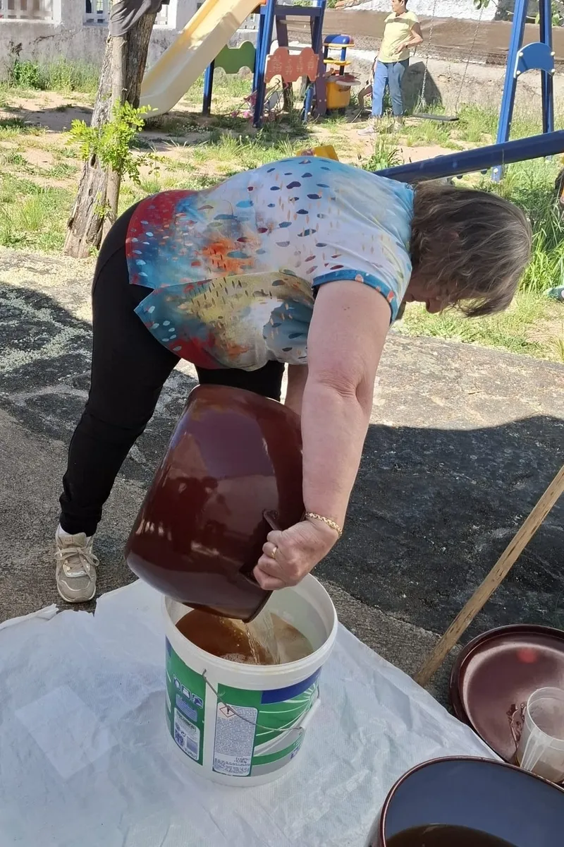 El taller de jabones artesanales se convirtió en todo un intercambio generacional de experiencias