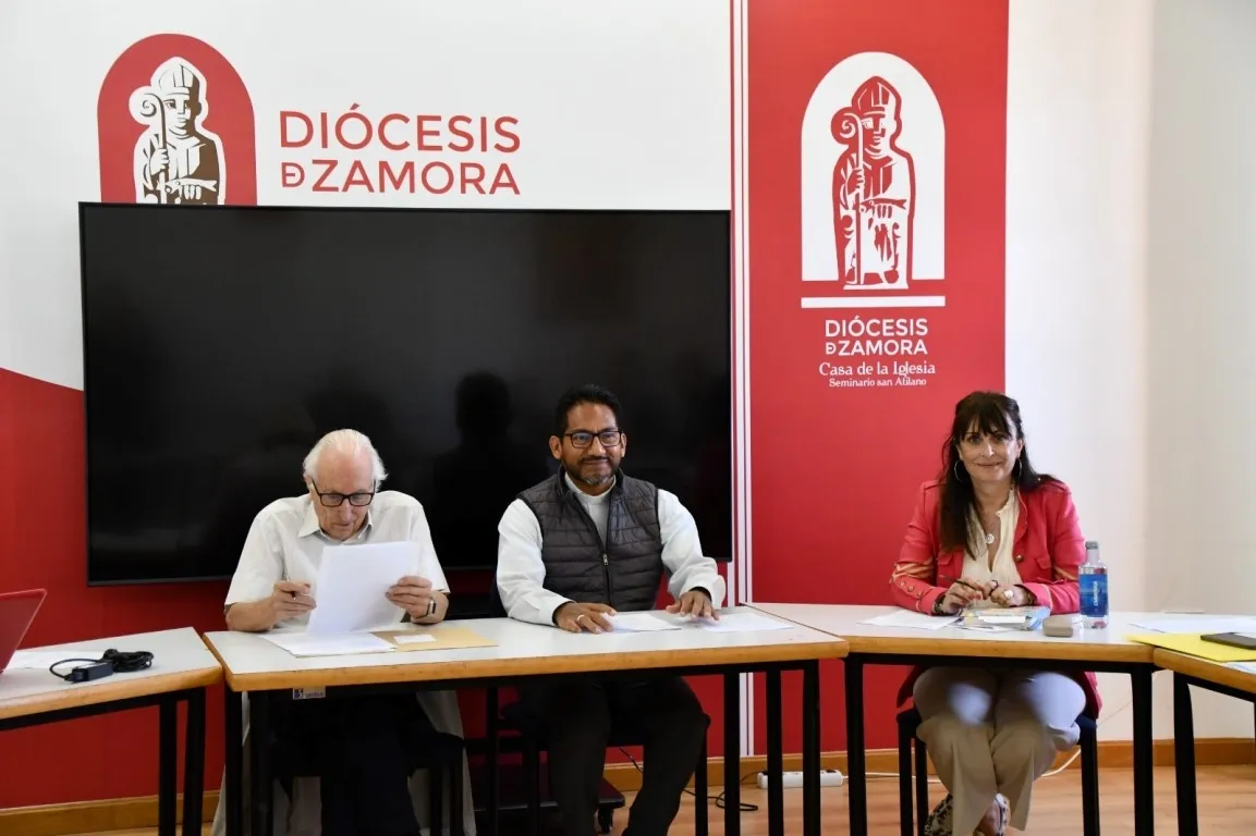 Foto 4 - El delegado de Pastoral de la Salud asiste junto al anterior a un encuentro en Zamora