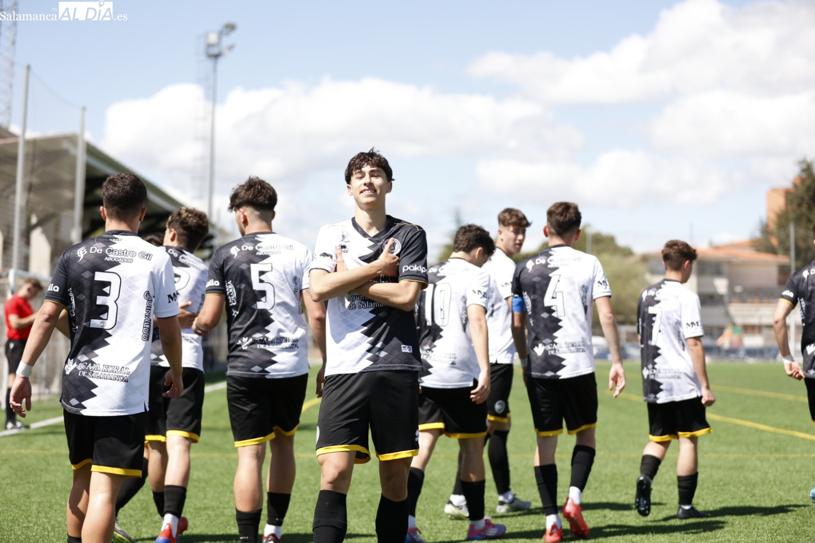 Unionistas golea a la Ponferradina y depende de sí mismo para subir a División de Honor en la última jornada (4-2)