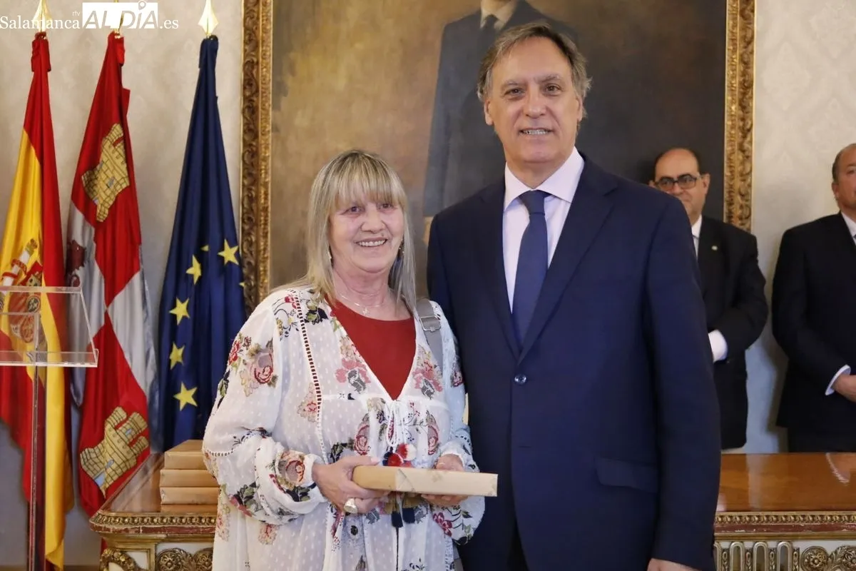 Foto 10 - Homenaje a los 39 funcionarios municipales jubilados en el &uacute;ltimo a&ntilde;o con motivo de la festividad de su patrona, Santa Rita