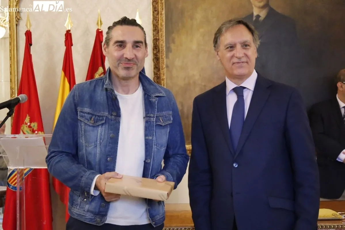 Foto 4 - Homenaje a los 39 funcionarios municipales jubilados en el &uacute;ltimo a&ntilde;o con motivo de la festividad de su patrona, Santa Rita
