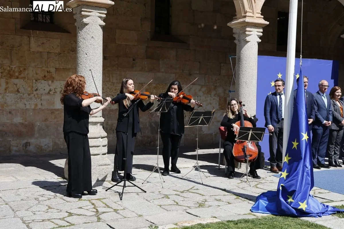 Celebración del Día de Europa en el Patio de Escuelas Menores. Foto de David Sañudo
