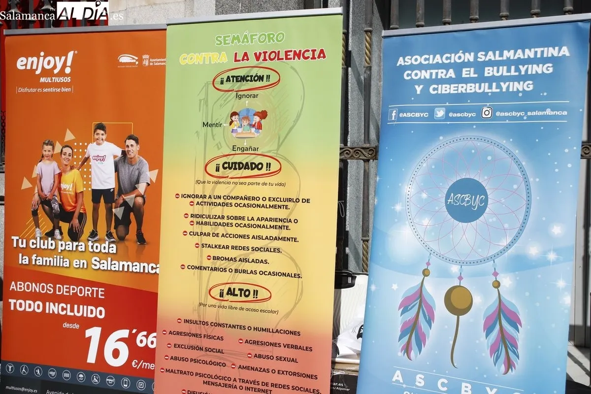 Un centenar de escolares se 'orienta' contra el acoso en las calles de Salamanca | FOTOS: Ángel Puma 