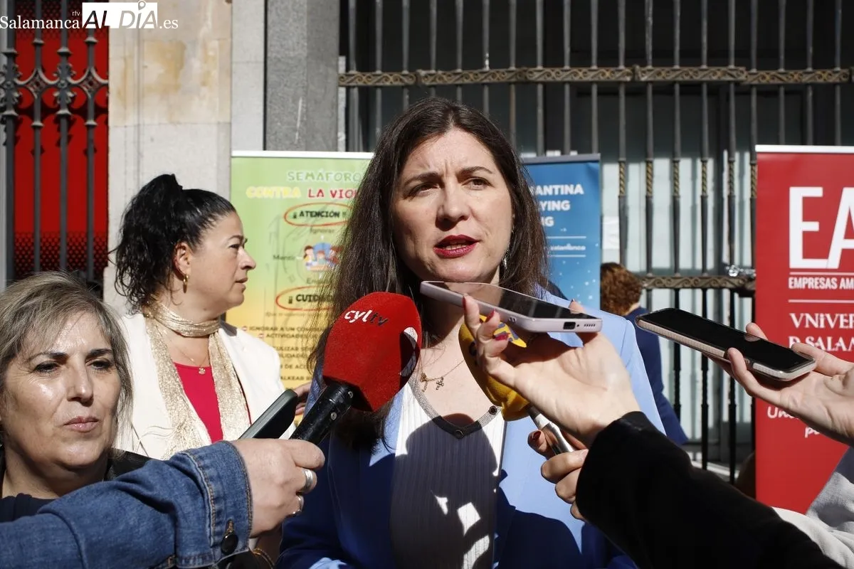 Un centenar de escolares se 'orienta' contra el acoso en las calles de Salamanca | FOTOS: Ángel Puma 