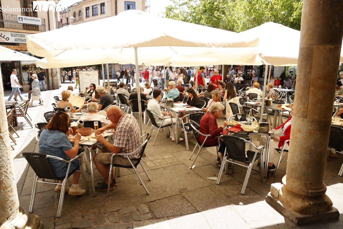 Salamanca disfruta un domingo de sol: centro abarrotado