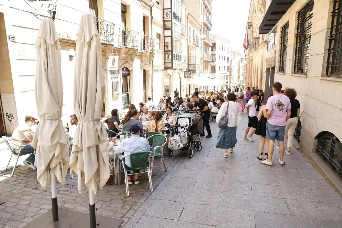 Imágenes del centro de Salamanca este domingo. Fotos: David Dañudo