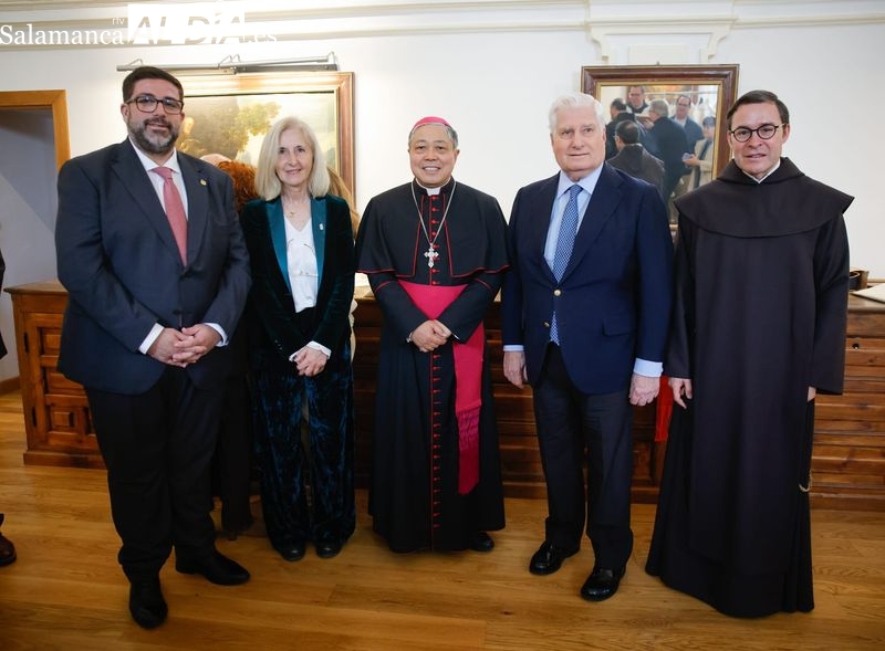 Alba de Tormes: Homenaje a Santa Teresa con Nuncio y Duque