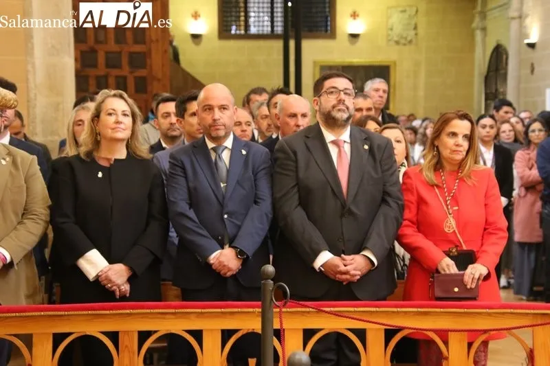 Foto 11 - Alba de Tormes congrega a autoridades civiles, eclesi&aacute;sticas y militares en el homenaje a Santa Teresa