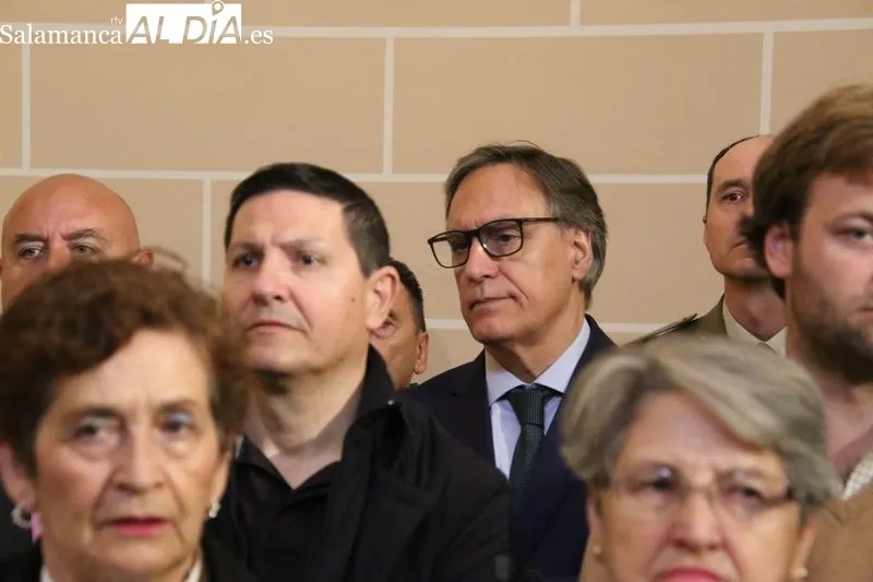 Foto 10 - Alba de Tormes congrega a autoridades civiles, eclesi&aacute;sticas y militares en el homenaje a Santa Teresa