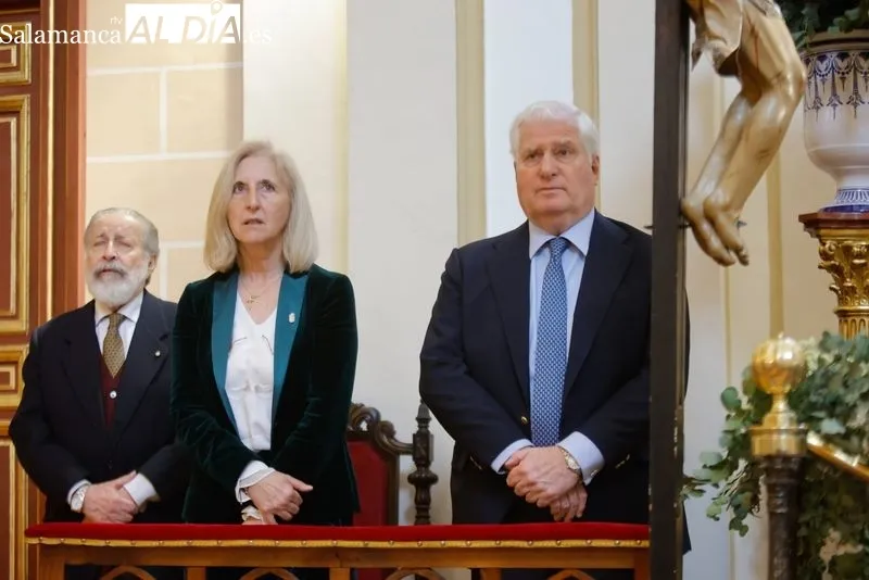 Foto 6 - Alba de Tormes congrega a autoridades civiles, eclesi&aacute;sticas y militares en el homenaje a Santa Teresa
