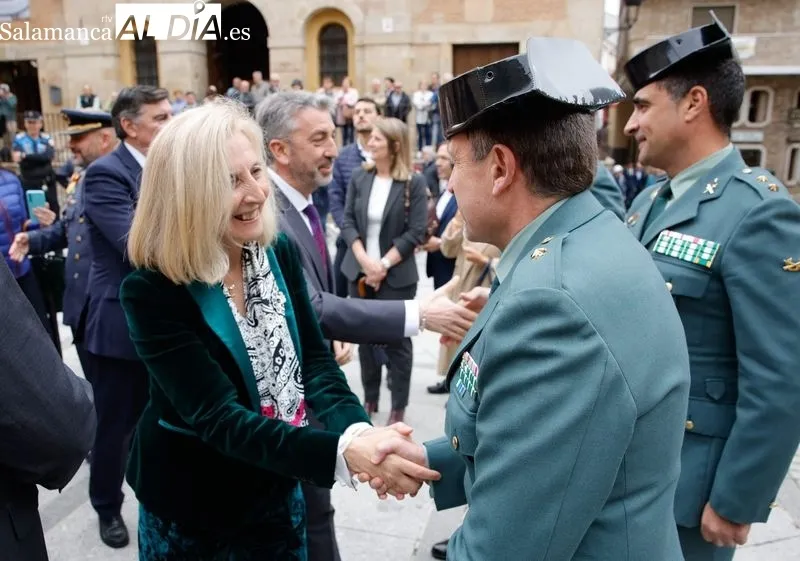 Foto 4 - Alba de Tormes congrega a autoridades civiles, eclesi&aacute;sticas y militares en el homenaje a Santa Teresa