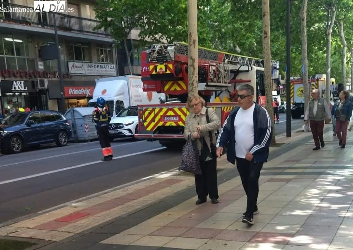 Despliegue de Bomberos en María Auxiliadora. Foto de Toni Sánchez