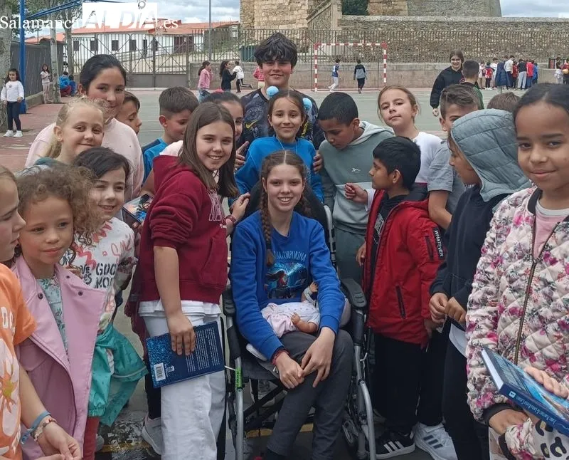 Foto 7 - El CEIP Santa Teresa acoge la inspiradora historia de 'Carolina Purpurina' en una jornada de valores y esperanza