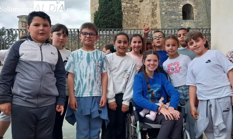 Foto 5 - El CEIP Santa Teresa acoge la inspiradora historia de 'Carolina Purpurina' en una jornada de valores y esperanza