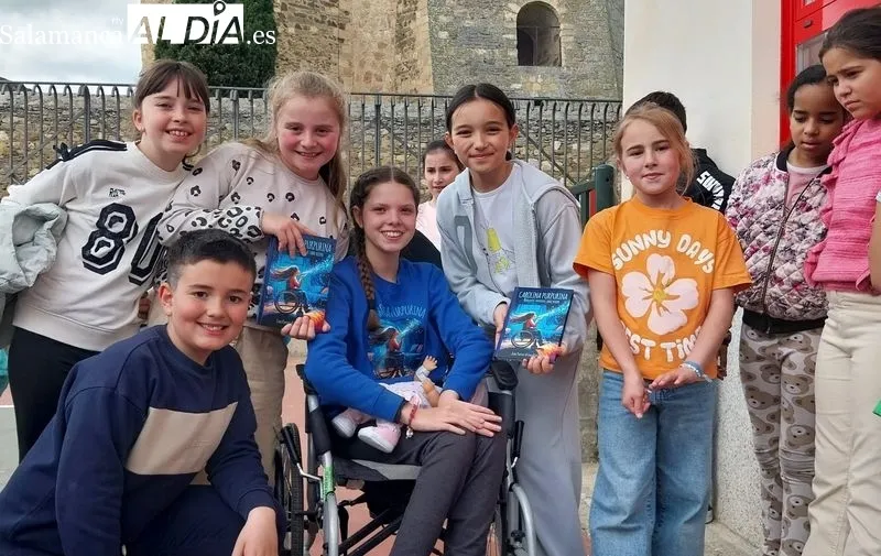 Foto 4 - El CEIP Santa Teresa acoge la inspiradora historia de 'Carolina Purpurina' en una jornada de valores y esperanza