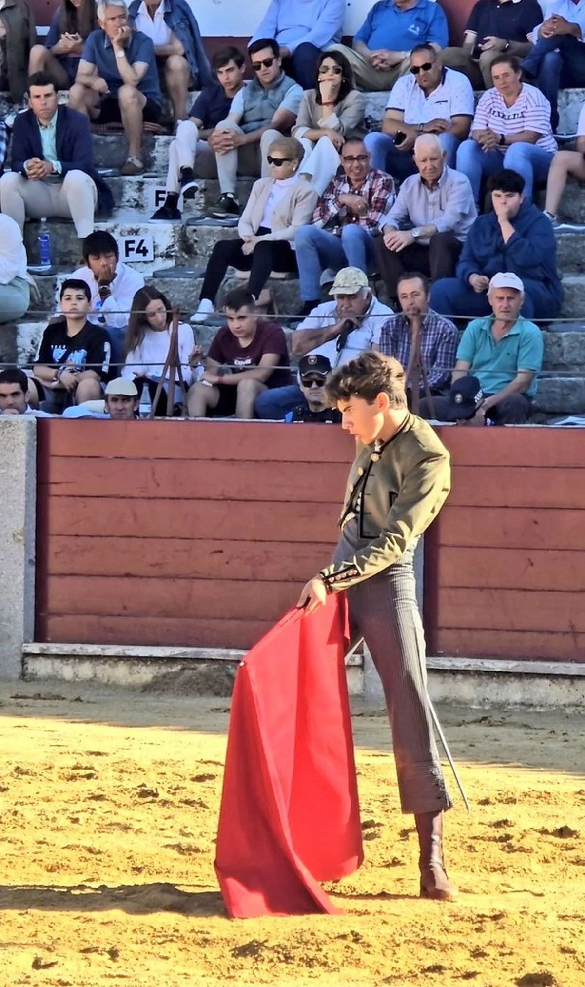 Clase práctica en homenaje al 40° aniversario de la Escuela Taurina de Salamanca en la plaza de toros de Guijuelo