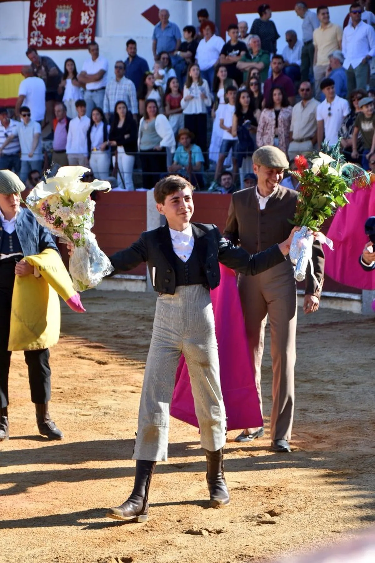 Clase práctica en homenaje al 40° aniversario de la Escuela Taurina de Salamanca en la plaza de toros de Guijuelo
