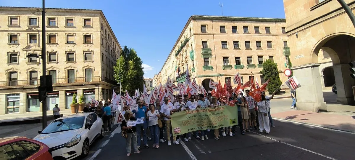 Concentración en Salamanca por el convenio del sector de la jardinería