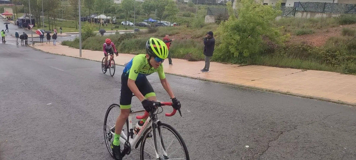 Corredores de la Escuela de Ciclismo Salmantina en el VIII Trofeo Villa de Guijuelo